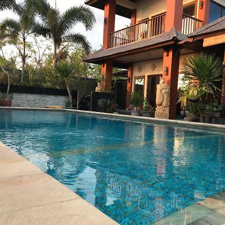 Villa Kenanga In Meninting By The Beach Mataram Buitenkant foto