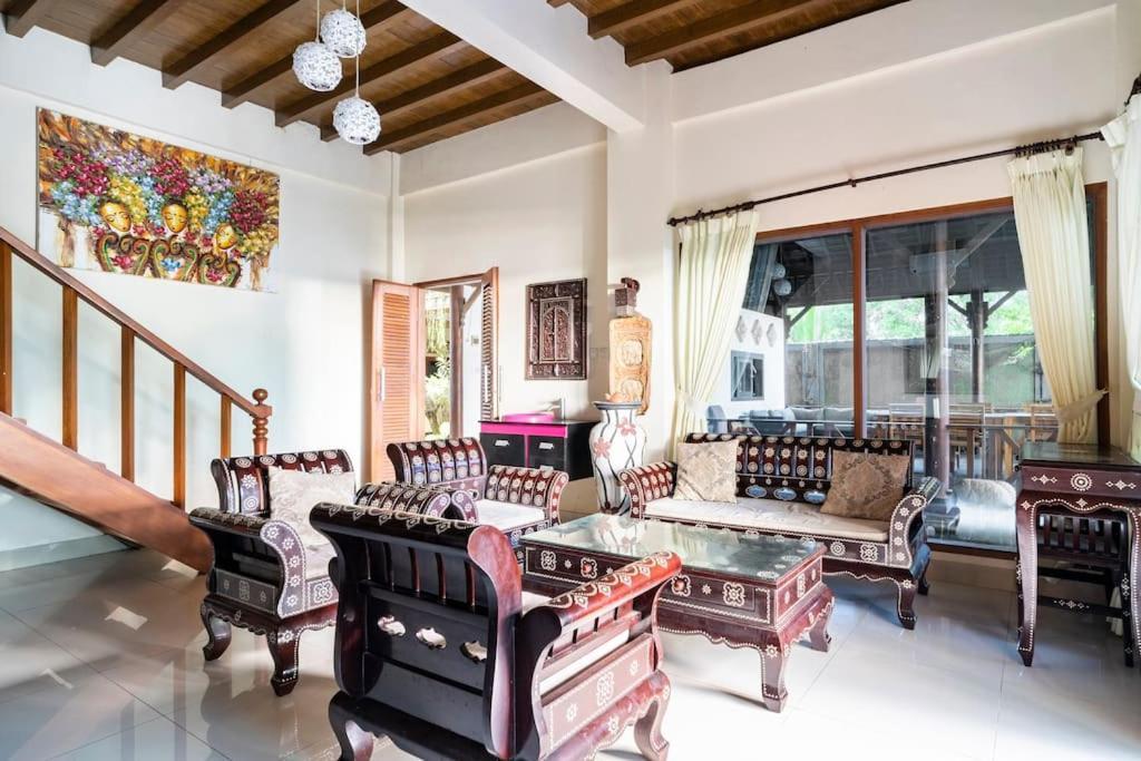 Villa Kenanga In Meninting By The Beach Mataram Buitenkant foto