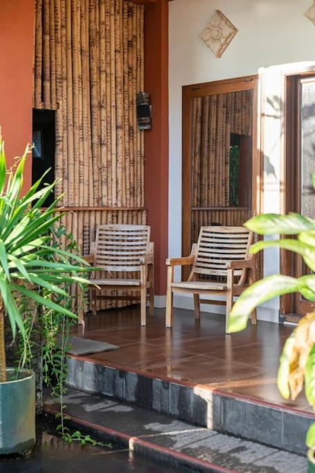 Villa Kenanga In Meninting By The Beach Mataram Buitenkant foto