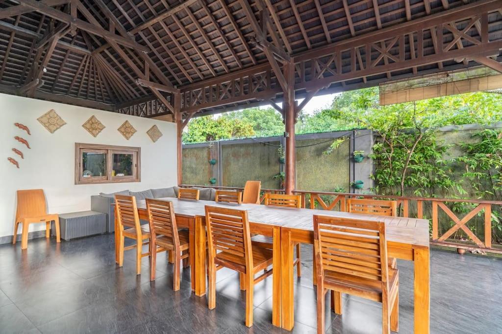 Villa Kenanga In Meninting By The Beach Mataram Buitenkant foto