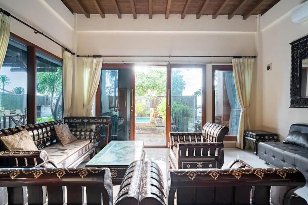 Villa Kenanga In Meninting By The Beach Mataram Buitenkant foto