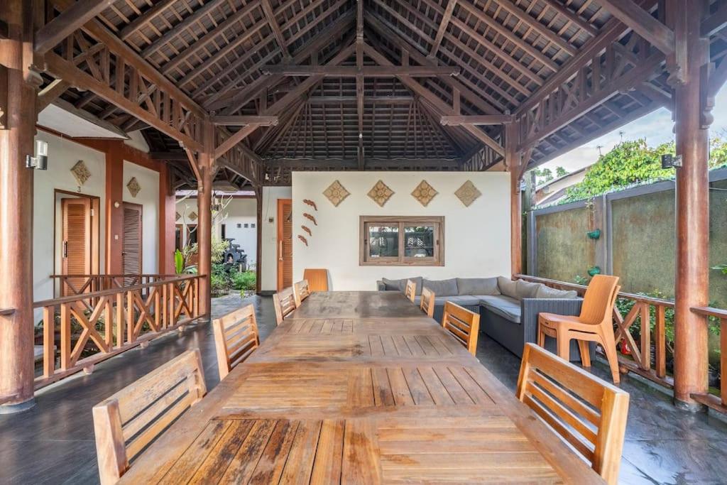 Villa Kenanga In Meninting By The Beach Mataram Buitenkant foto