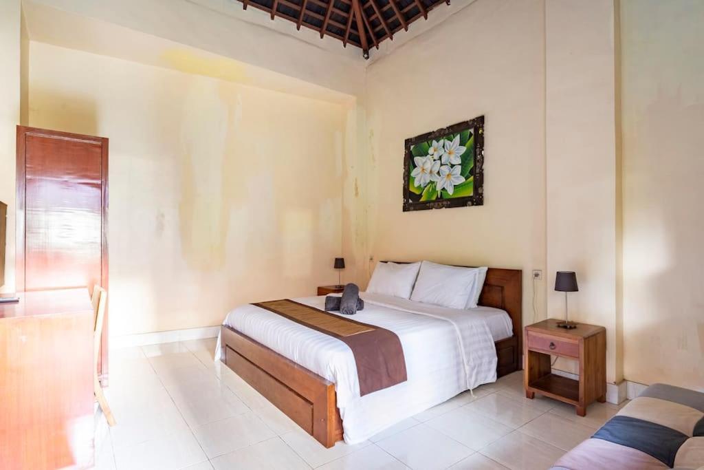 Villa Kenanga In Meninting By The Beach Mataram Buitenkant foto
