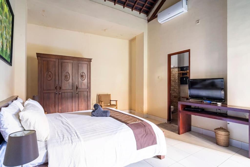 Villa Kenanga In Meninting By The Beach Mataram Buitenkant foto