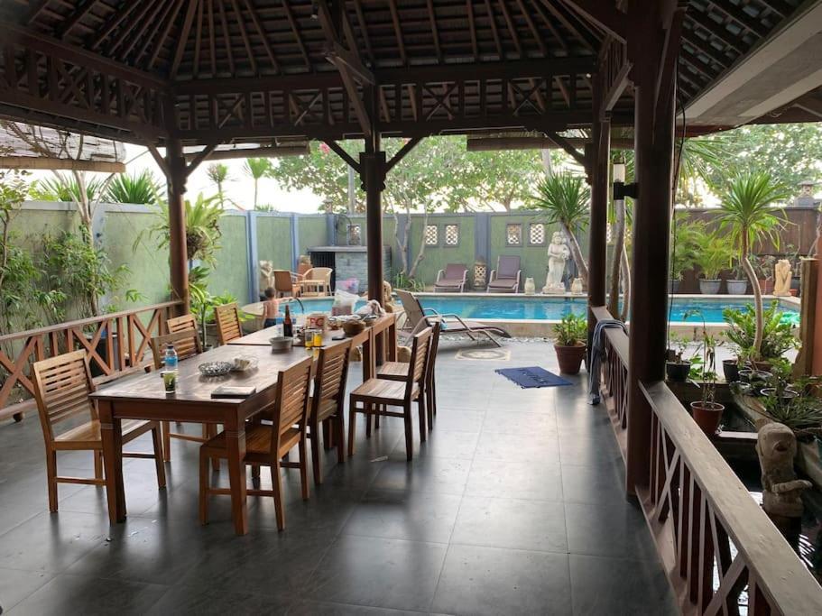 Villa Kenanga In Meninting By The Beach Mataram Buitenkant foto