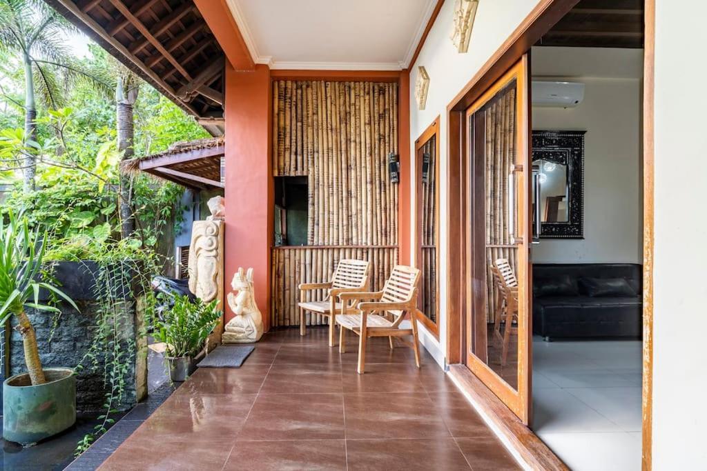 Villa Kenanga In Meninting By The Beach Mataram Buitenkant foto