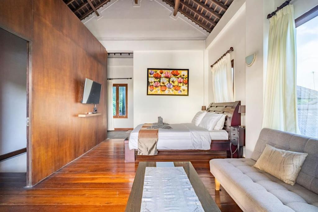 Villa Kenanga In Meninting By The Beach Mataram Buitenkant foto