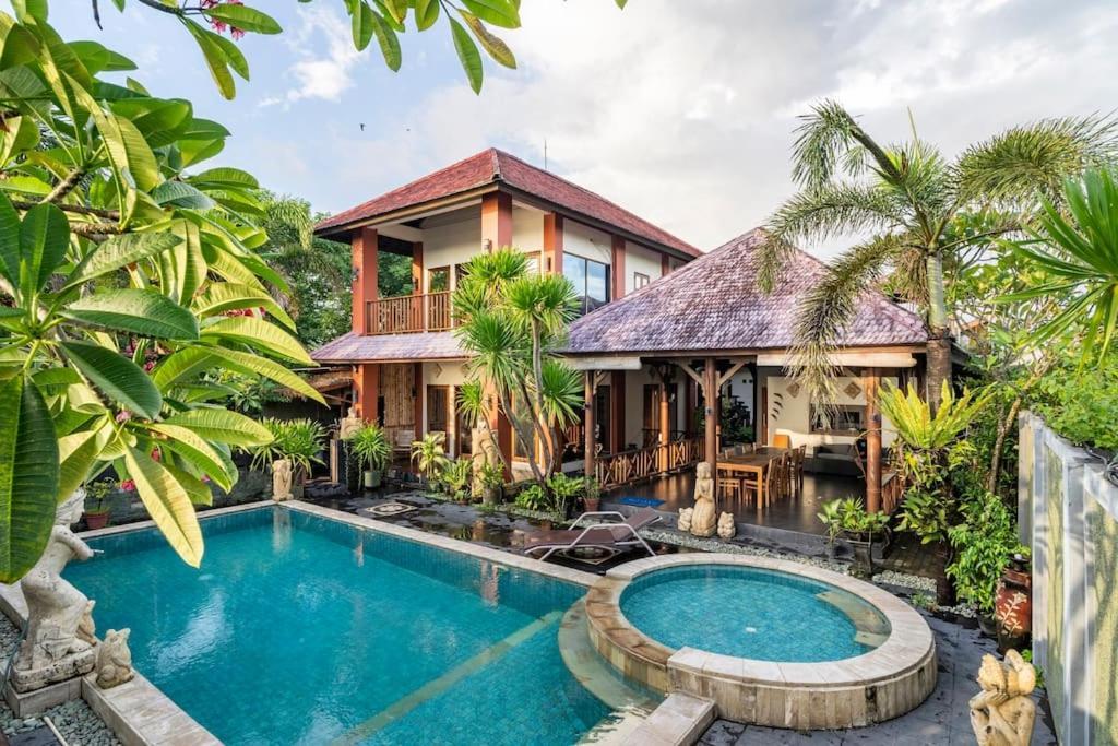 Villa Kenanga In Meninting By The Beach Mataram Buitenkant foto