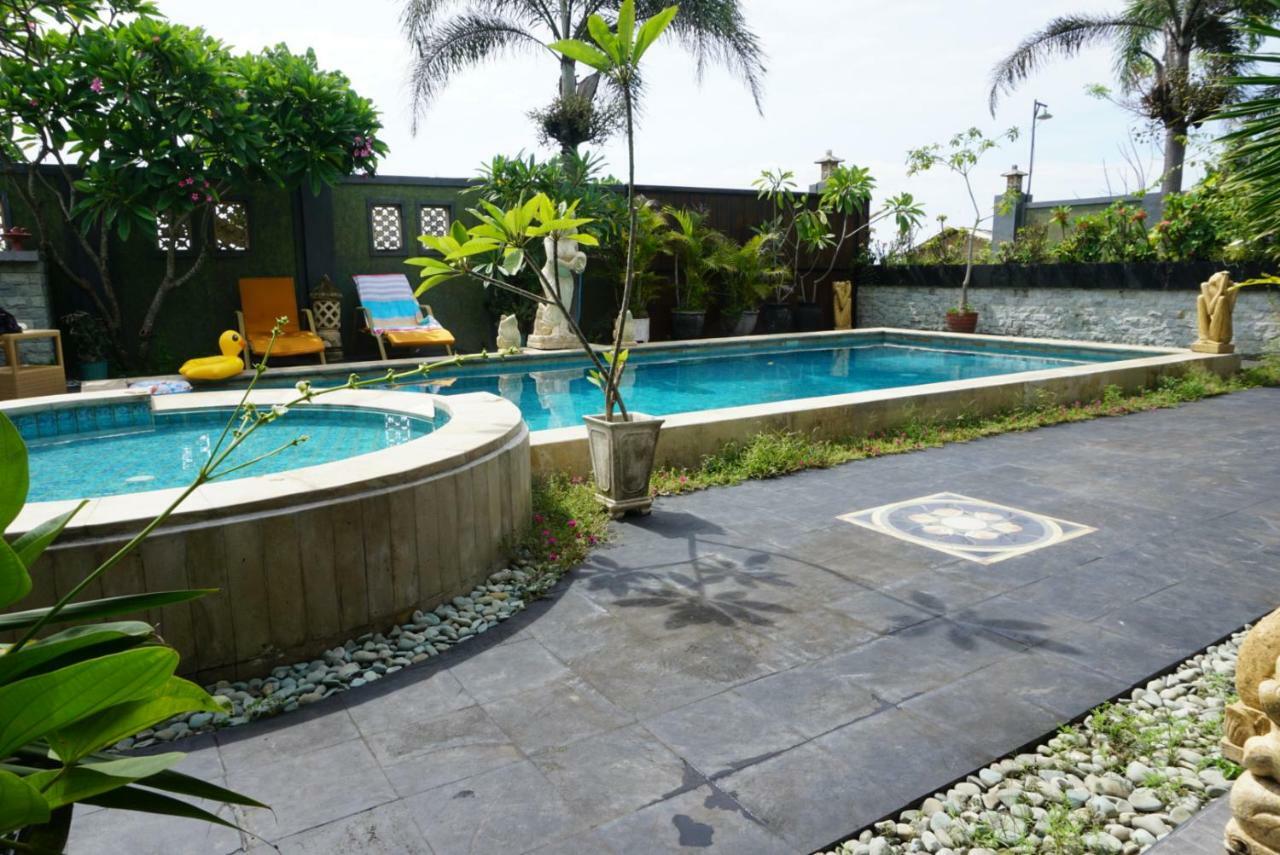 Villa Kenanga In Meninting By The Beach Mataram Buitenkant foto