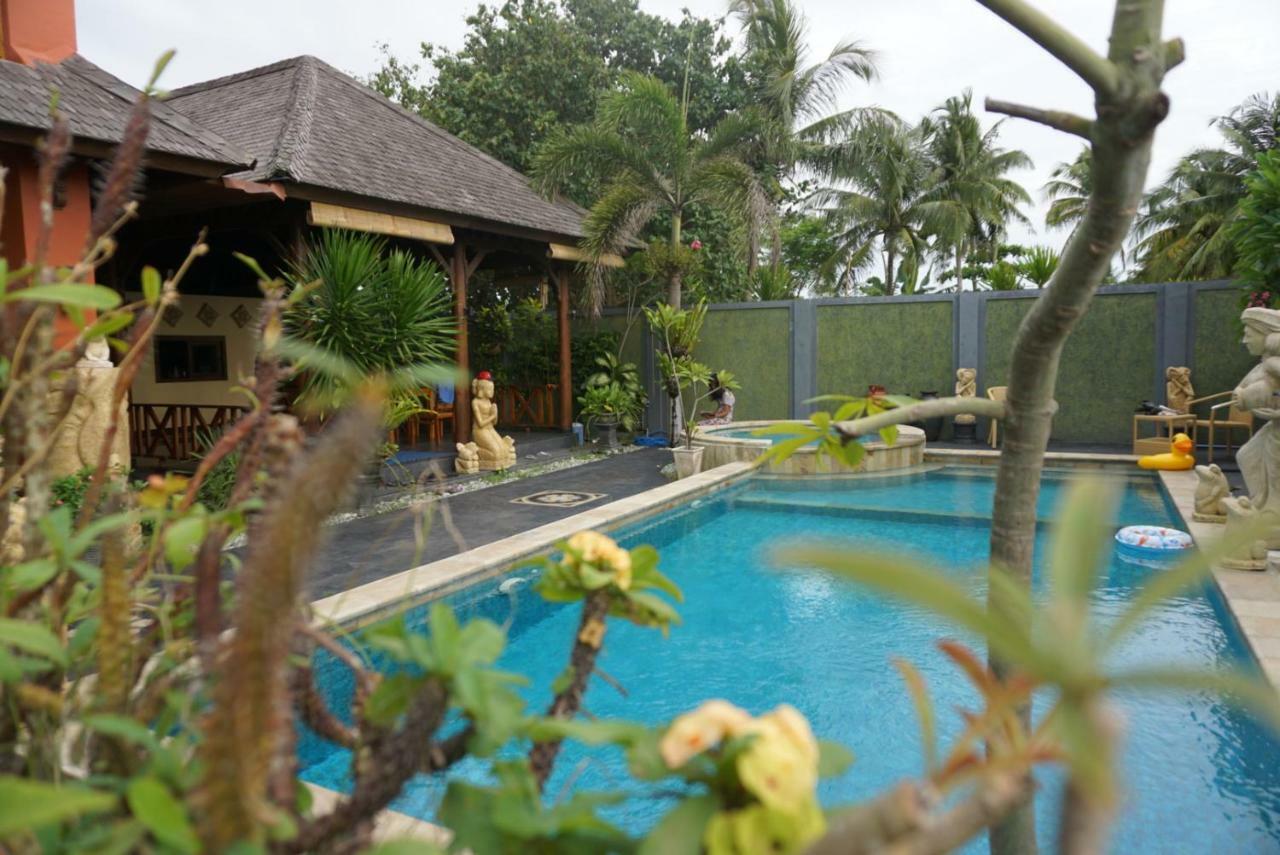 Villa Kenanga In Meninting By The Beach Mataram Buitenkant foto